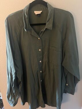 Universal Thread Olive Green Casual Button-Down Shirt